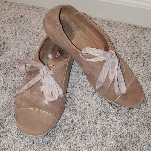 SOLD****Clarks - Picture 3 of 3